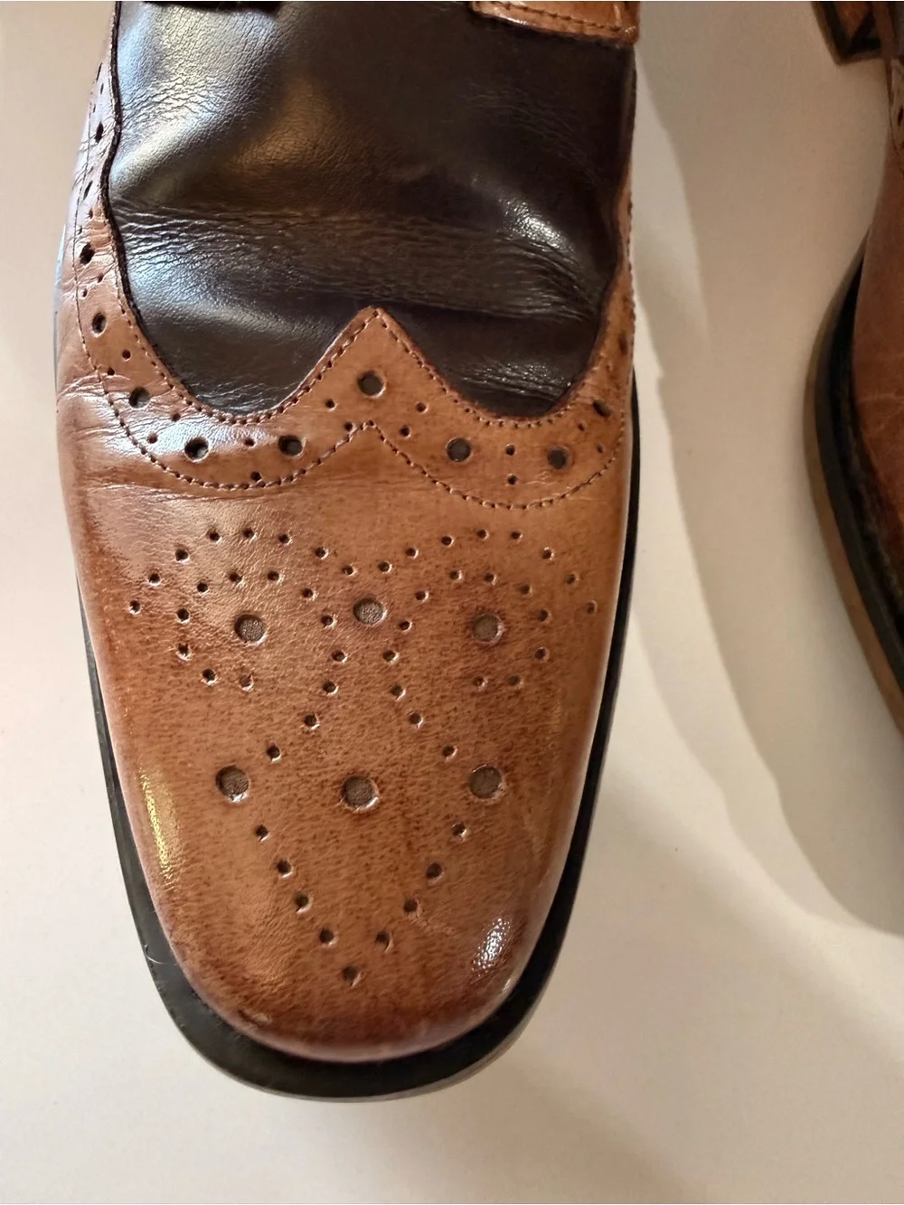 Stacy Adams Classic Two-Tone Brogue Derby wingtip Shoes- tan & Dark Brown 9.5